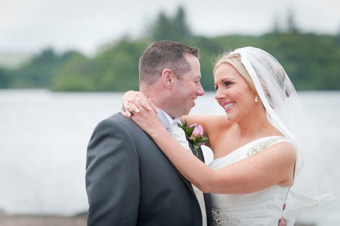 bride and groom seaside pictures